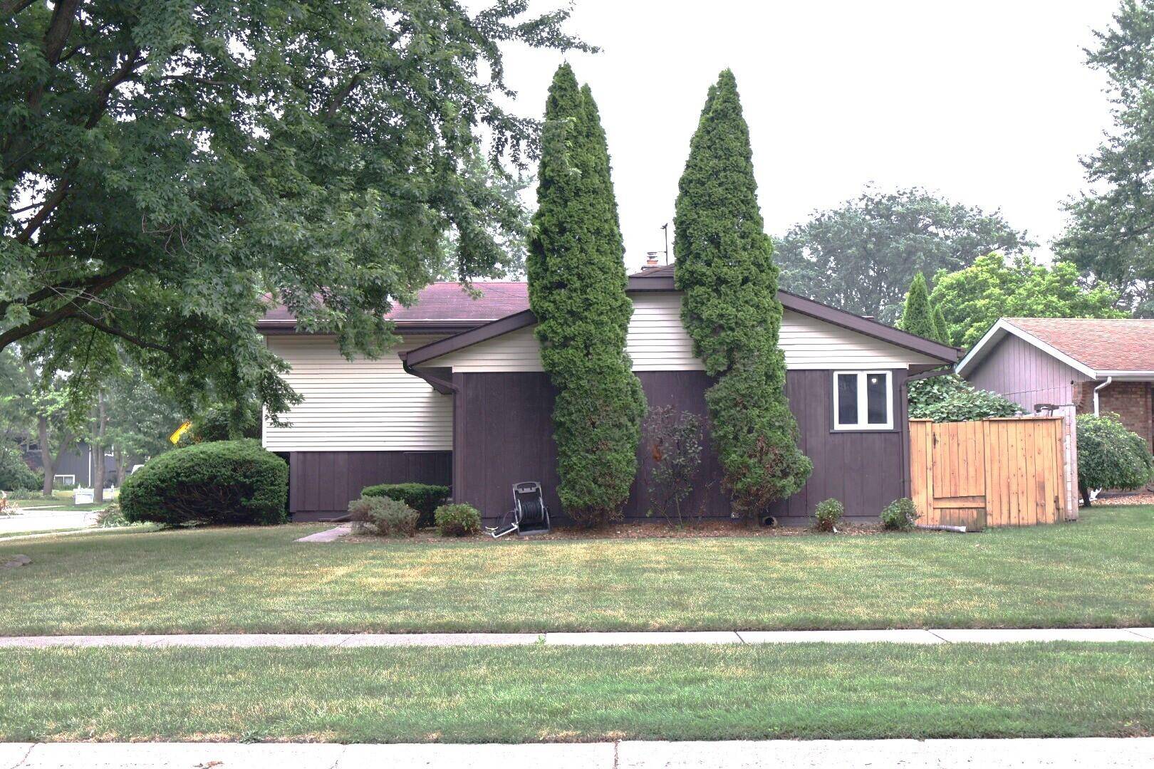 Munster, IN 46321,9421 Cottonwood DR