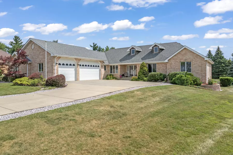 8905 Willow LN, St. John, IN 46373