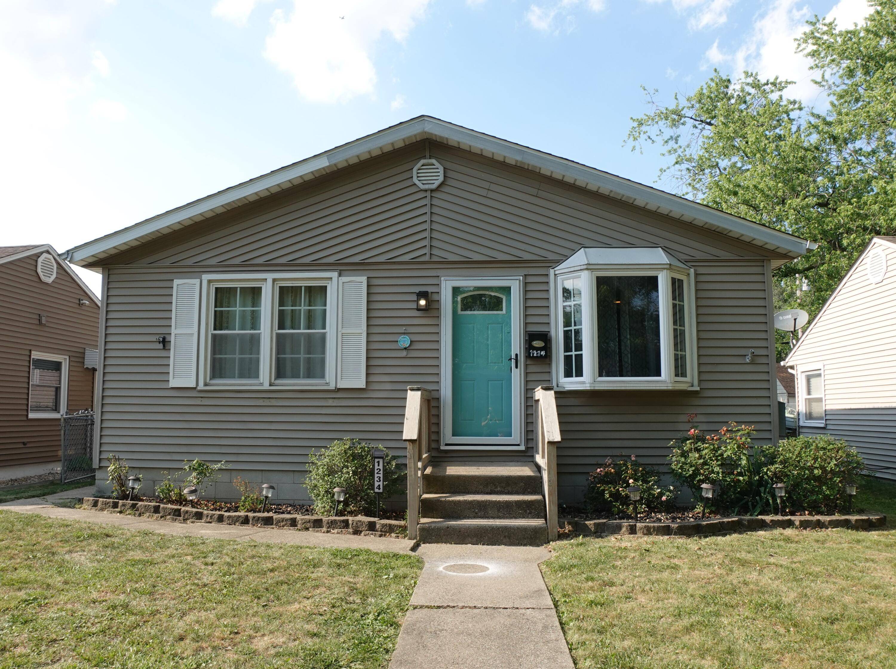 1234 W Home AVE, Hobart, IN 46342