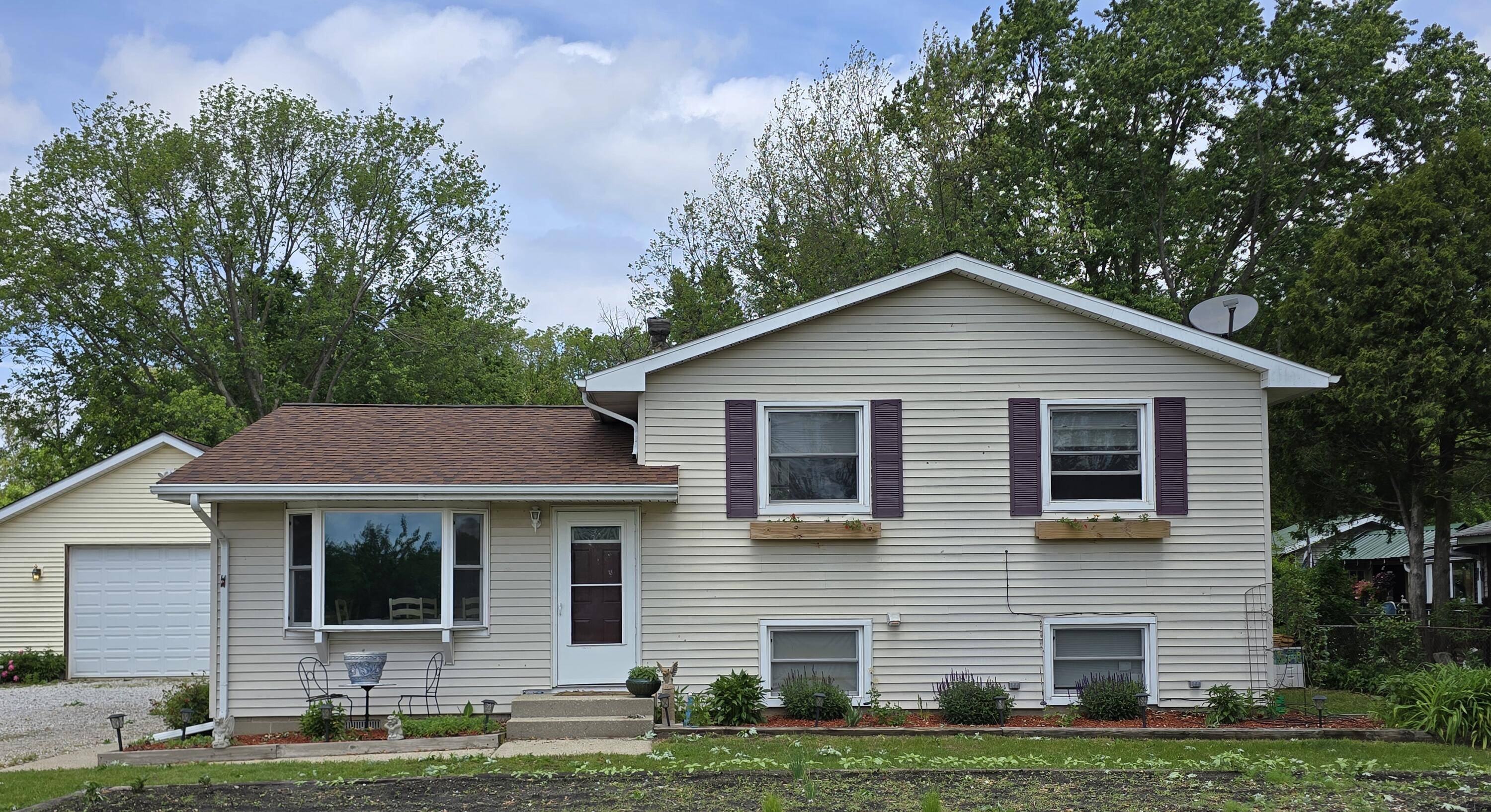 3020 E 200, Knox, IN 46534