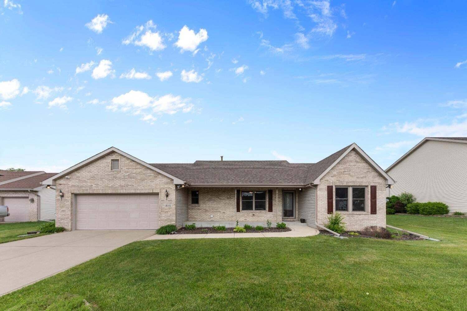 814 Seminole DR, Lowell, IN 46356