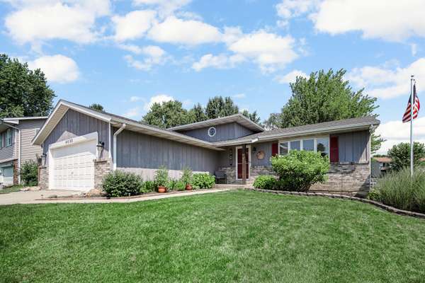 4000 Willowood CT, Crown Point, IN 46307