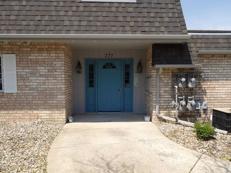 777 Hidden Oak TRL #2a, Hobart, IN 46342