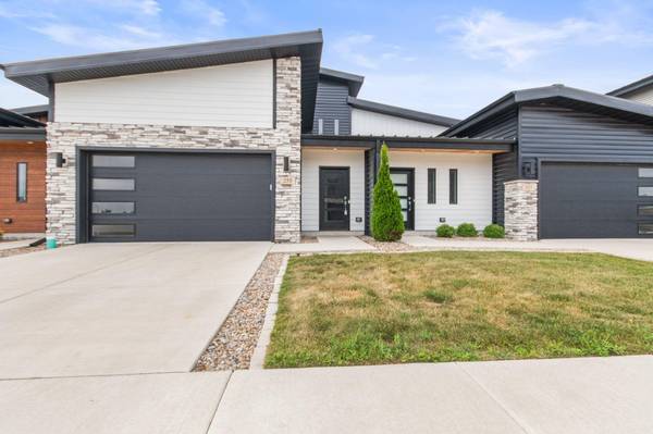 255 Nomo PL, Crown Point, IN 46307