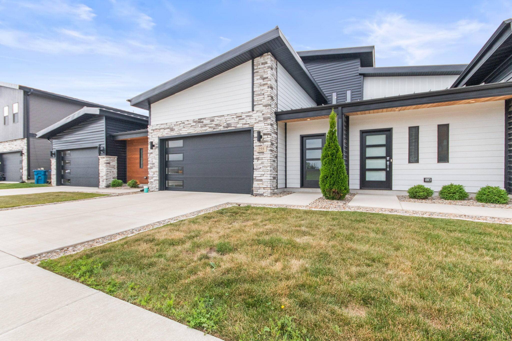 Crown Point, IN 46307,255 Nomo PL