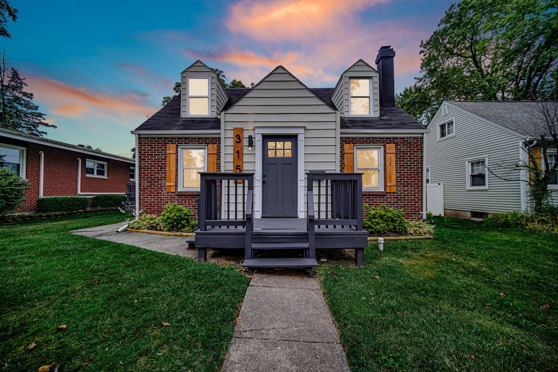 315 Holton RDG, Crown Point, IN 46307
