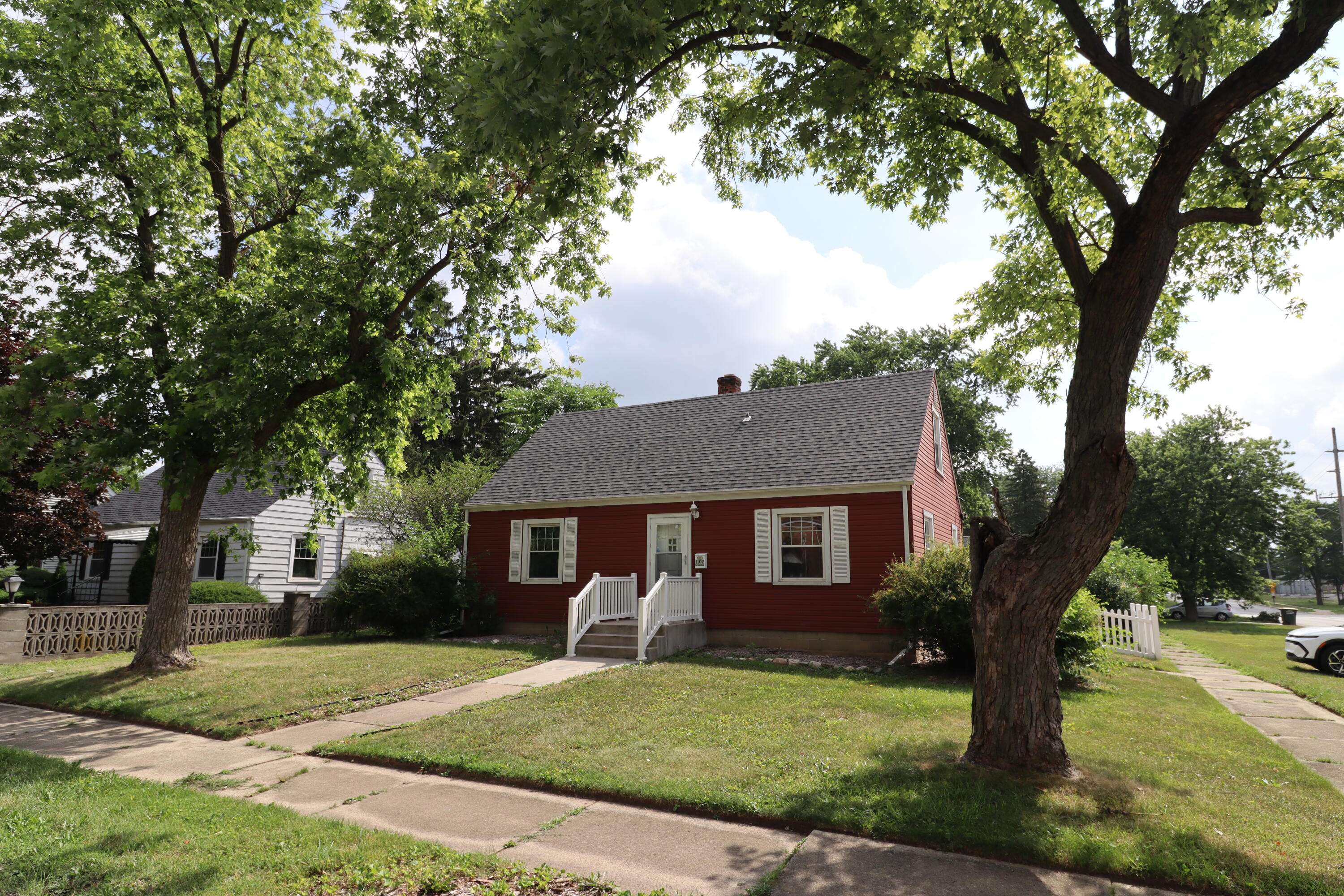 1102 Lafayette ST, Valparaiso, IN 46383