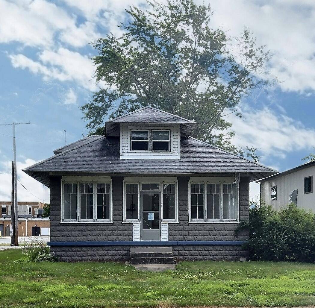 601 S Maple ST, Kouts, IN 46347