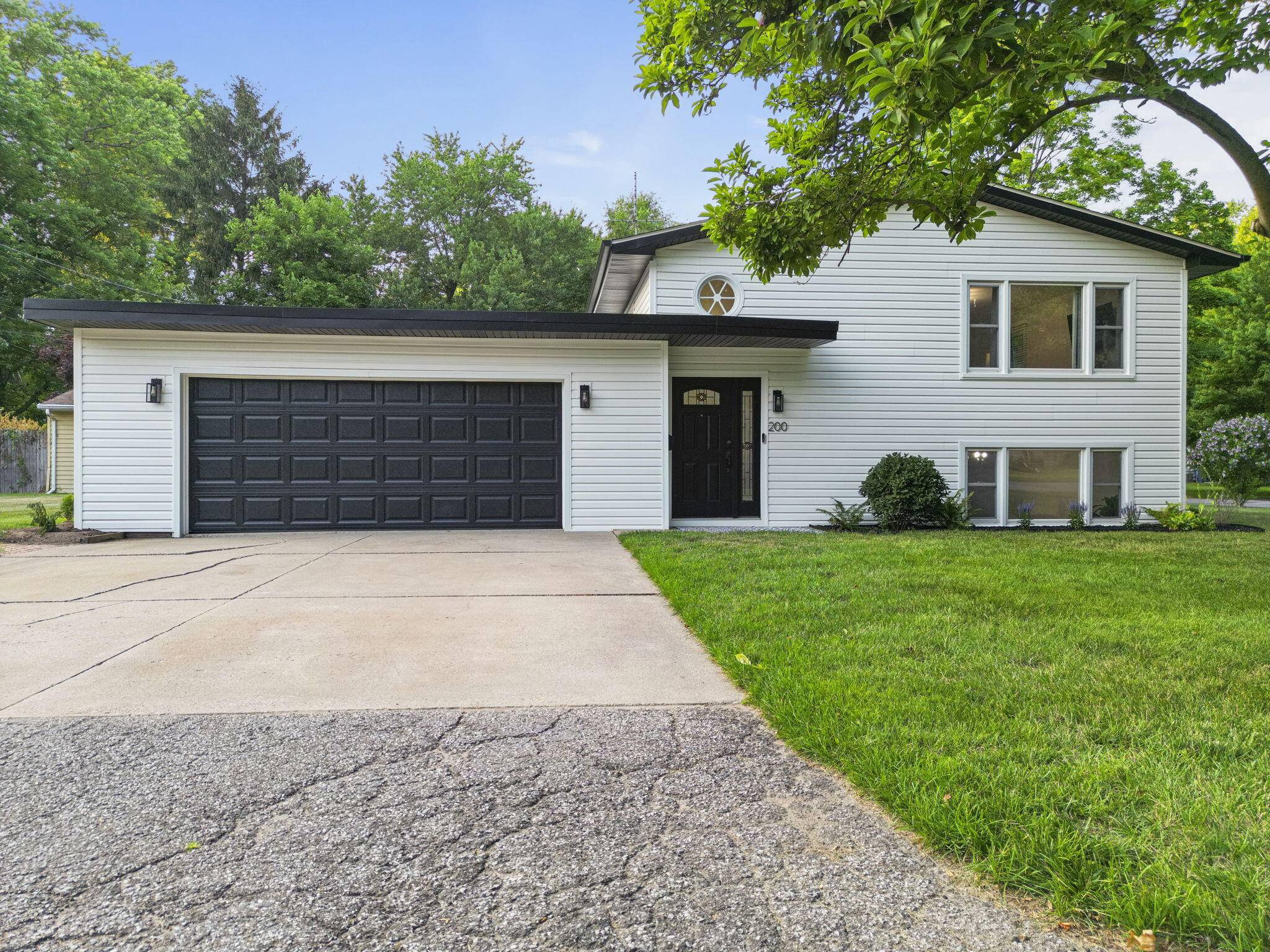 200 Ivy ST, Chesterton, IN 46304
