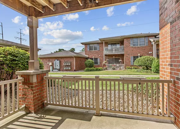 Munster, IN 46321,526 Cambridge CT #1b