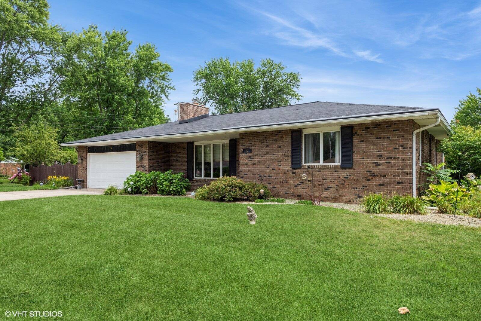 5 Sycamore LN, Hobart, IN 46342