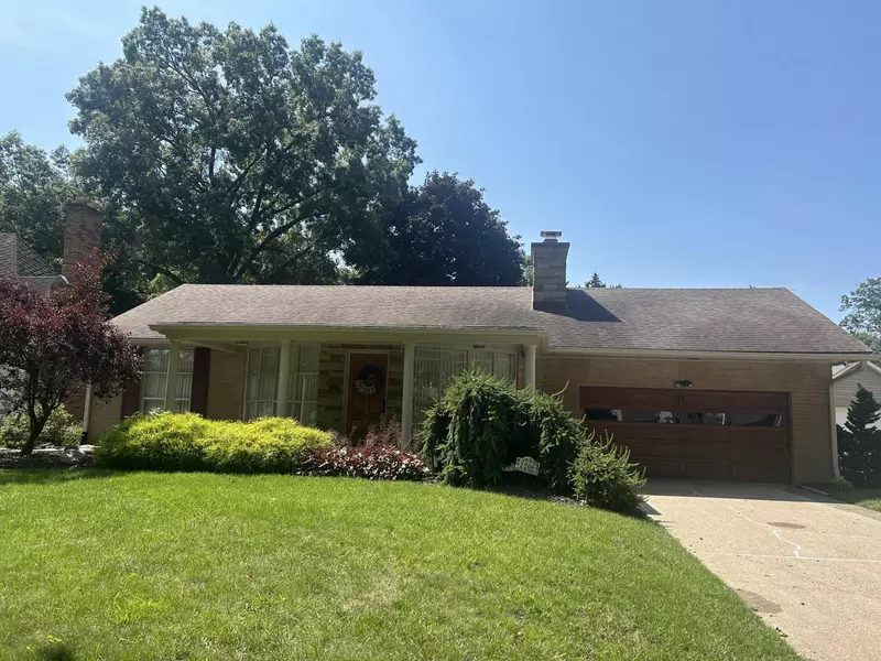 2208 Woodlawn DR, La Porte, IN 46350