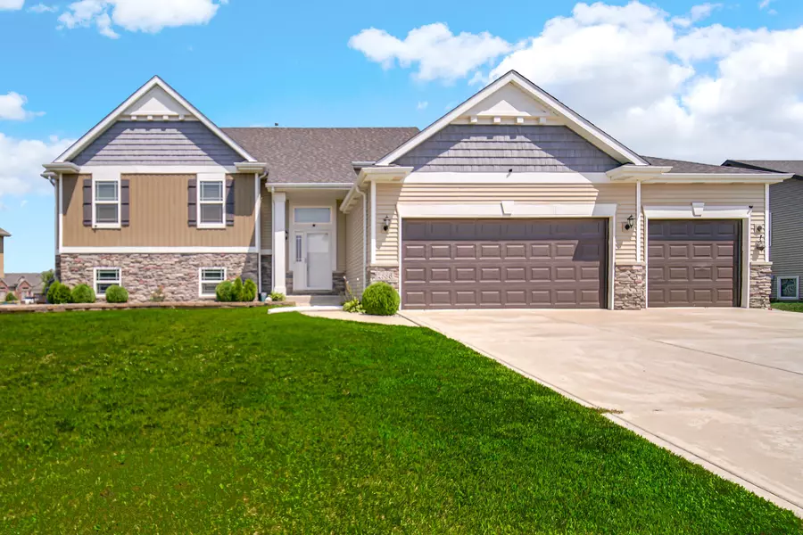 2886 W 83rd LN, Merrillville, IN 46410