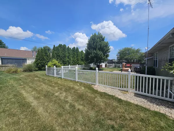 Lowell, IN 46356,762 Carriage DR