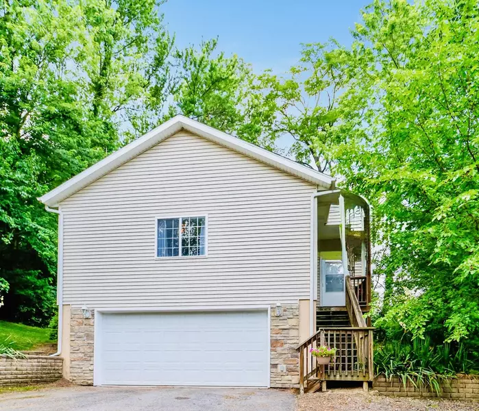 4015 Sumac RD, Valparaiso, IN 46383