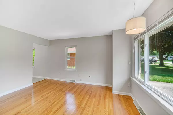 Portage, IN 46368,3092 Oakwood ST