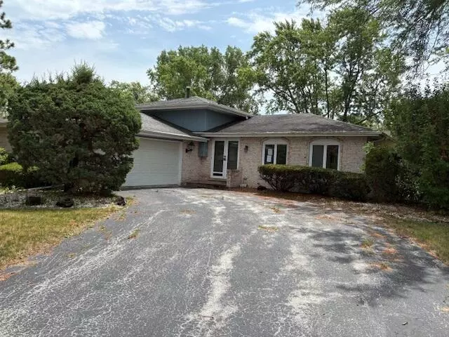 916 Patricia LN, Crete, IL 60417