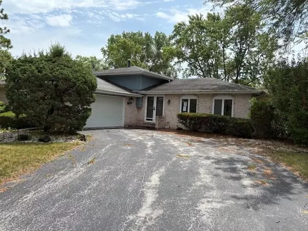 916 Patricia LN, Crete, IL 60417