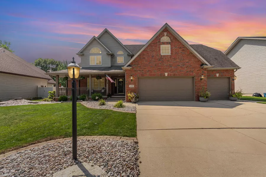 1492 Knighthood DR, Dyer, IN 46311