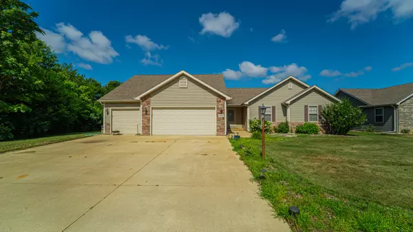 1806 Forsythia ST, Demotte, IN 46310
