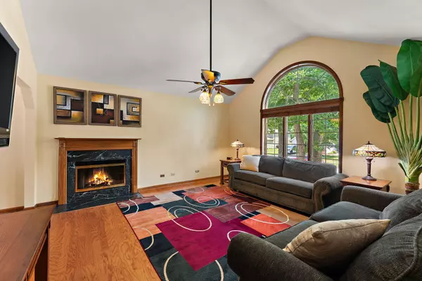 Griffith, IN 46319,618 Canterbury RD