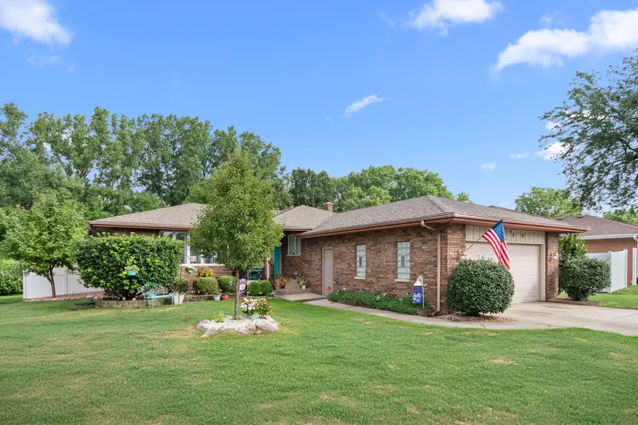 2120 Robinhood BLVD, Schererville, IN 46375