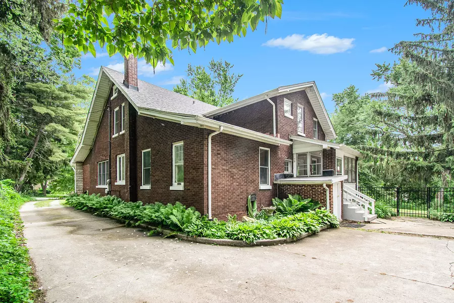 808 Waverly RD, Porter, IN 46304