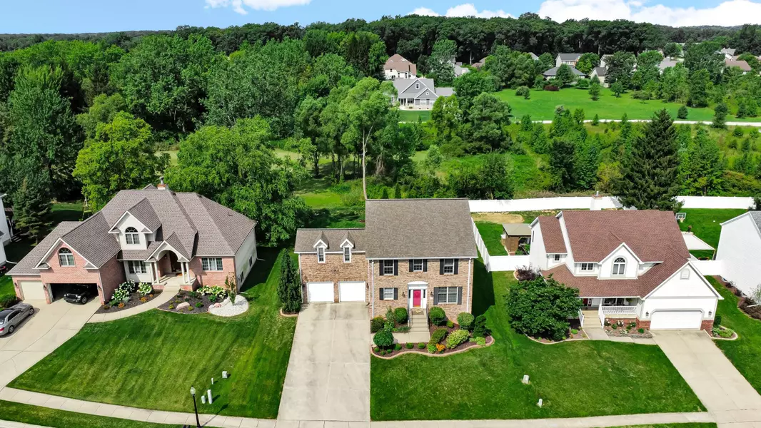 10 Kincraig DR, Valparaiso, IN 46385