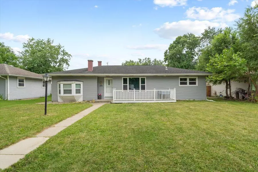 1221 W 38th PL, Hobart, IN 46342