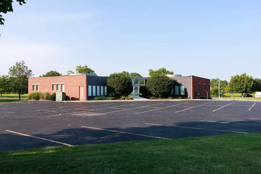 600 Vale Park RD, Valparaiso, IN 46383