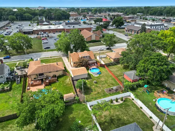 Munster, IN 46321,901 Ridgeway AVE