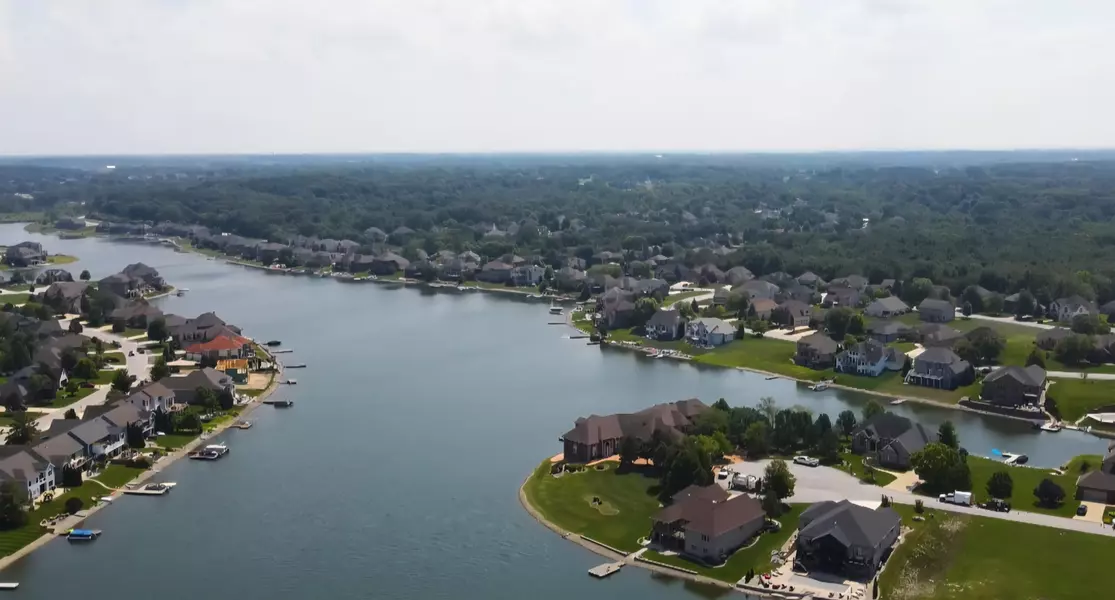 9315 Doubletree DR, Winfield, IN 46307