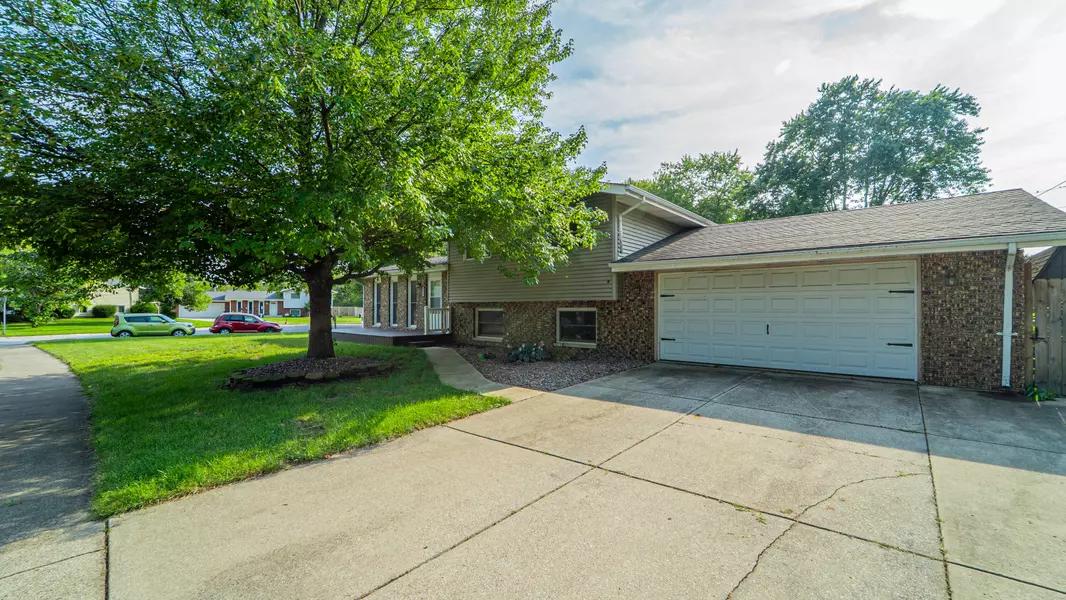 9830 Mckinley ST, Crown Point, IN 46307
