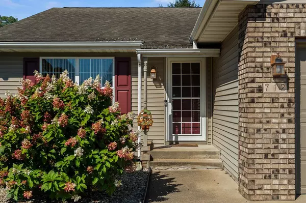 Demotte, IN 46310,712 Elm CT