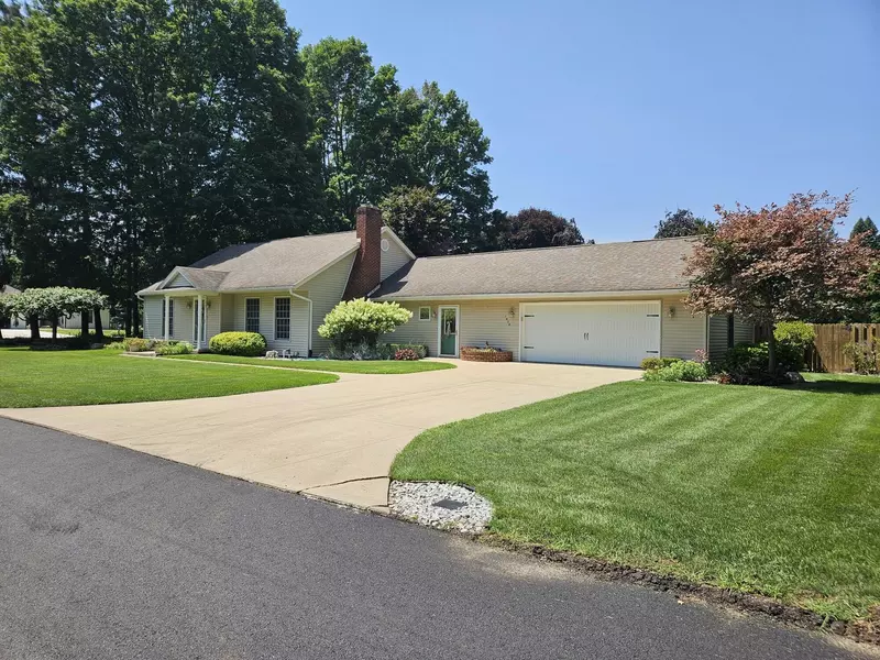 1804 Ridgefield AVE, La Porte, IN 46350