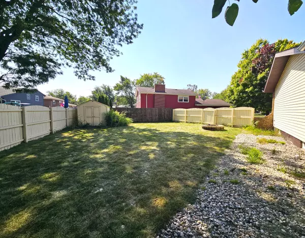 Munster, IN 46321,9123 Crestwood CT