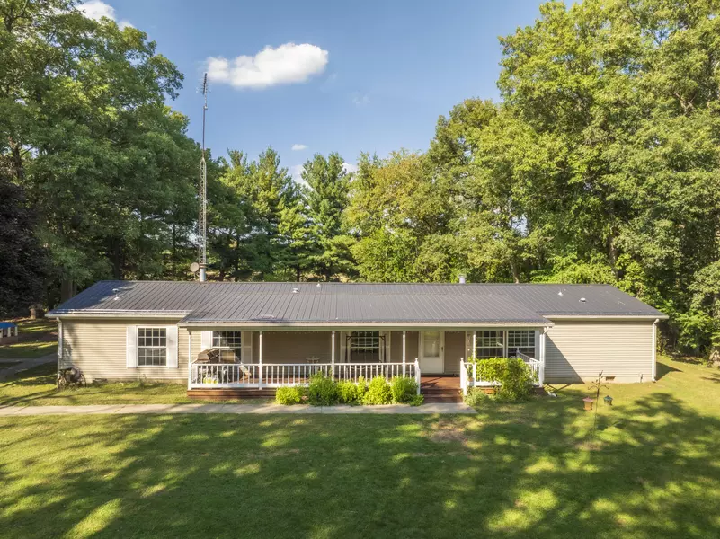 688 W County Rd 1100, Wolcott, IN 47995