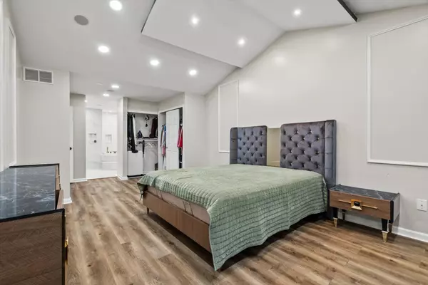 Munster, IN 46321,902 Cornwallis LN