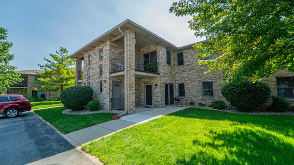 921 Cedar DR, Crown Point, IN 46307