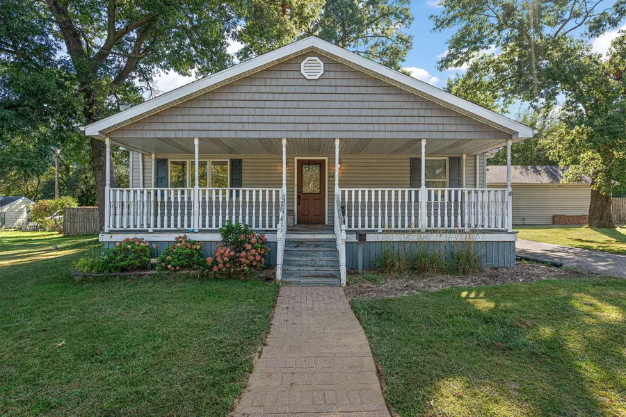 427 N Indiana ST, Griffith, IN 46319