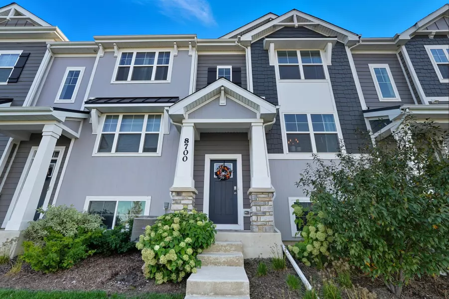 8700 Larkspur LN, St. John, IN 46373