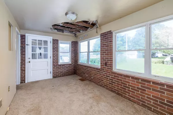 Kentland, IN 47951,106 W Washington ST