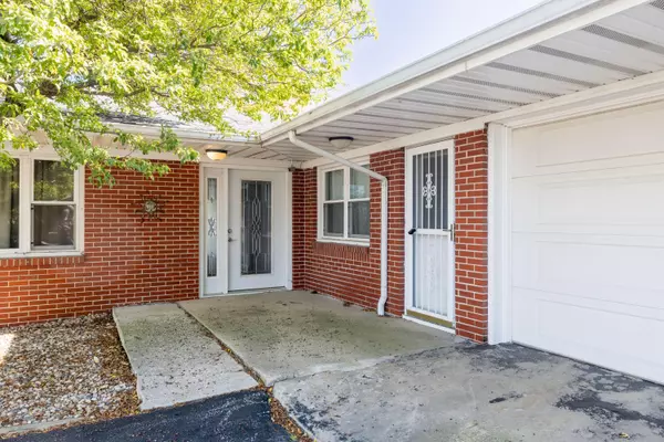 Kentland, IN 47951,323 W Graham ST