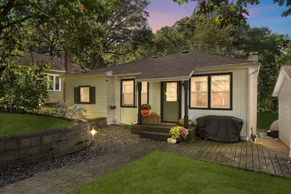 4111 Wildwood RD, Valparaiso, IN 46383