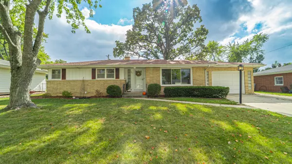 321 Bluebird AVE, Crown Point, IN 46307