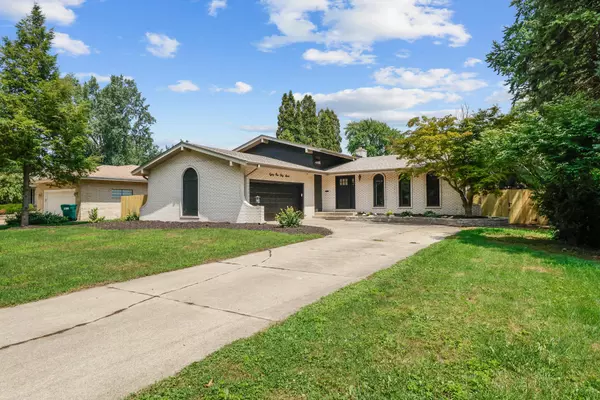 8147 Oakwood AVE, Munster, IN 46321