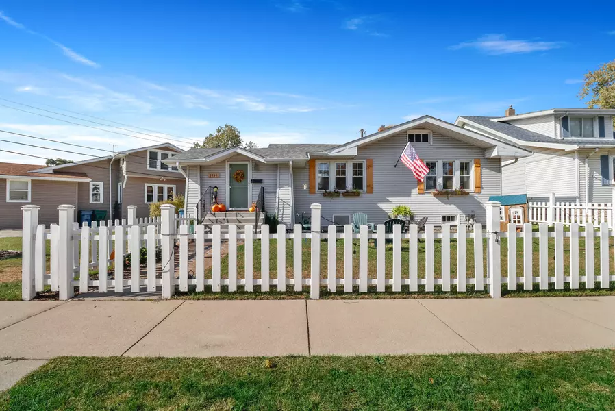 1944 Warwick AVE, Whiting, IN 46394