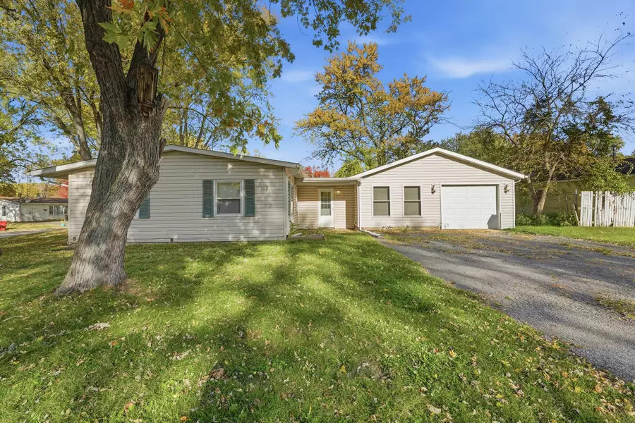 319 Michigami TRL, Chesterton, IN 46304