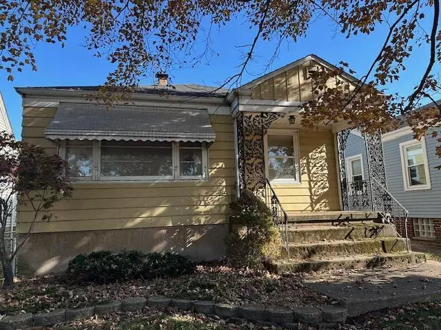 1717 Warwick AVE, Whiting, IN 46394