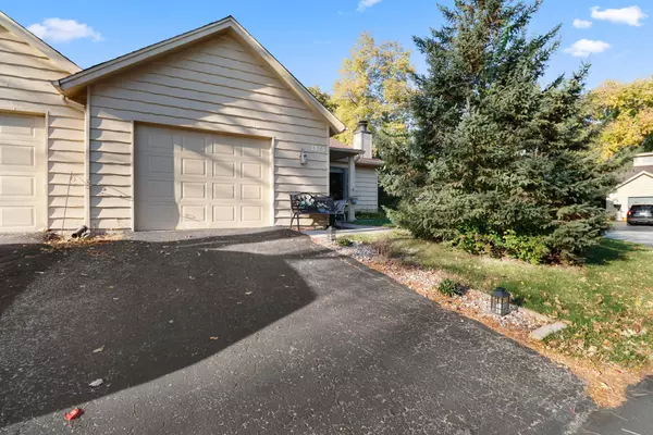 1813 Redwood CT, Crown Point, IN 46307